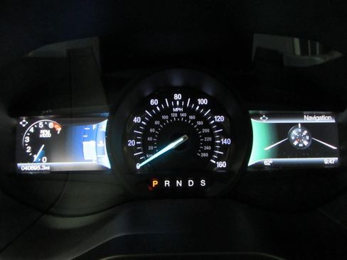Used 2018 Ford Edge Titanium w/ Technology Package FWD image 27