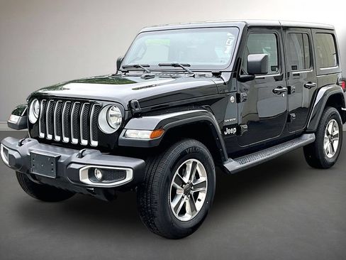 Used 2023 Jeep Wrangler Unlimited Sahara AWD/4WD image 3