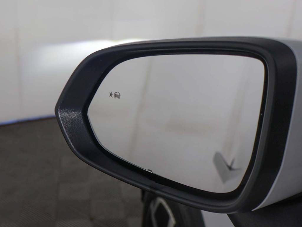 Used 2025 Chevrolet Equinox EV LT FWD image 32