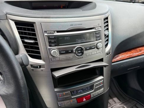 Used 2010 Subaru Outback 2.5i Limited AWD/4WD image 21