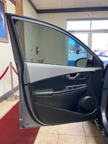 Used 2021 Hyundai Kona Ultimate FWD image 9