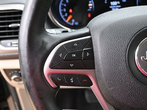 Used 2018 Jeep Grand Cherokee Laredo AWD/4WD image 15