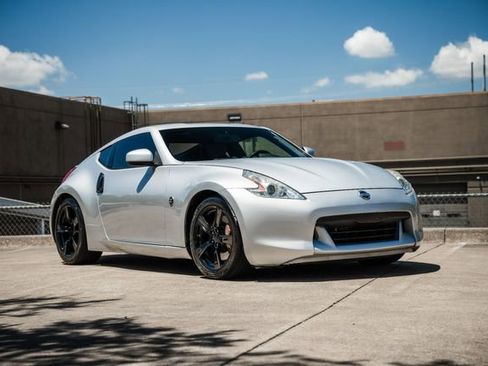 Used 2009 Nissan 370Z Touring w/ Sport Pkg image 32