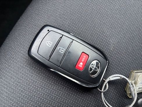 Used 2025 Toyota Corolla Cross LE image 22