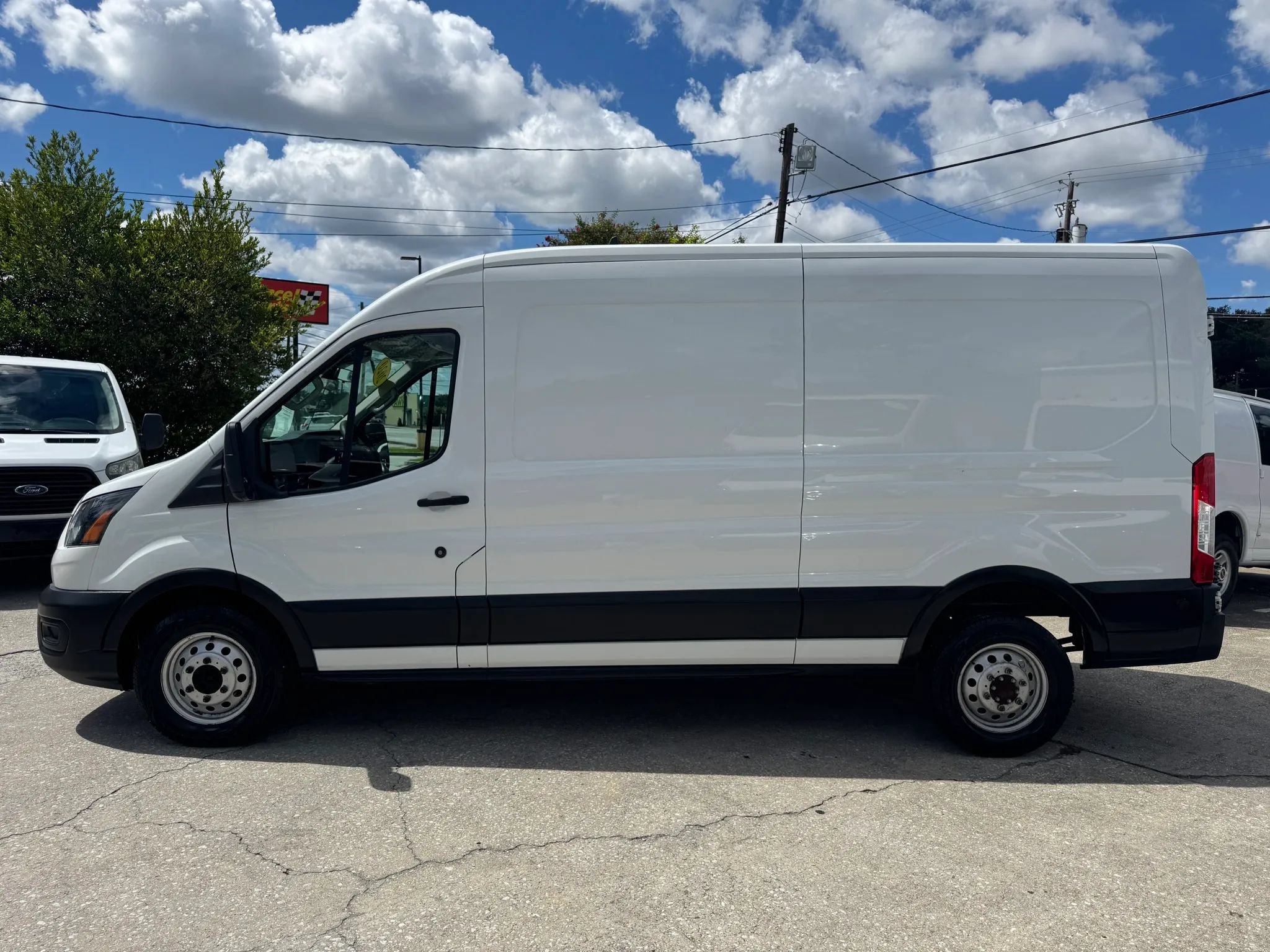 Used 2020 Ford Transit 250 Medium Roof AWD w/ Load Area Protection Package image 10