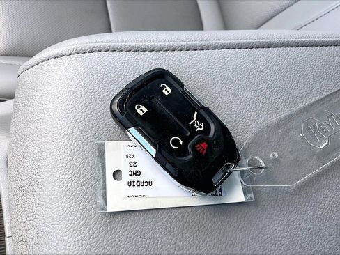 Used 2023 GMC Acadia SLT image 36