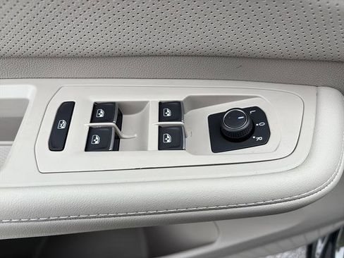 New 2026 Volkswagen Atlas SE image 17