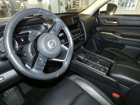 Used 2022 Nissan Pathfinder SL image 8