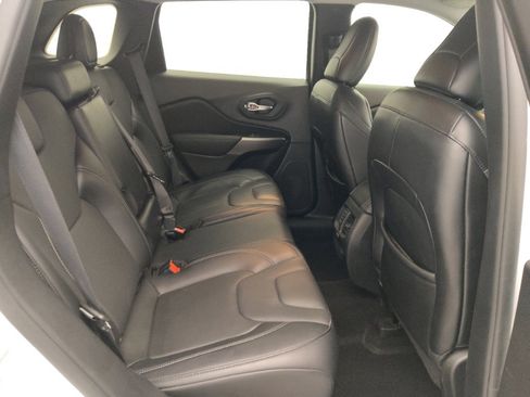 Used 2021 Jeep Cherokee Latitude Lux w/ Comfort/Convenience Group AWD/4WD image 19
