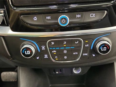 Used 2018 Chevrolet Traverse LT image 27