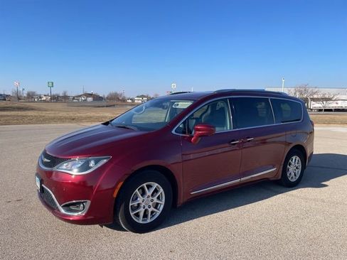 Used 2020 Chrysler Pacifica Touring-L w/ Advanced Safetytec Group image 6