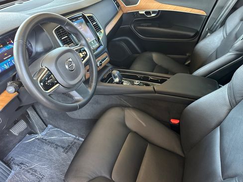 Certified 2025 Volvo XC90 T8 Plus w/ Protection Package Premier AWD/4WD image 10