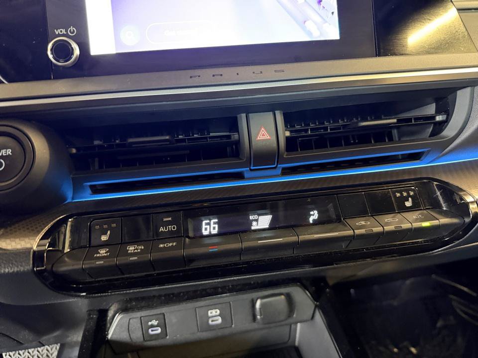 Certified 2025 Toyota Prius XLE FWD image 22