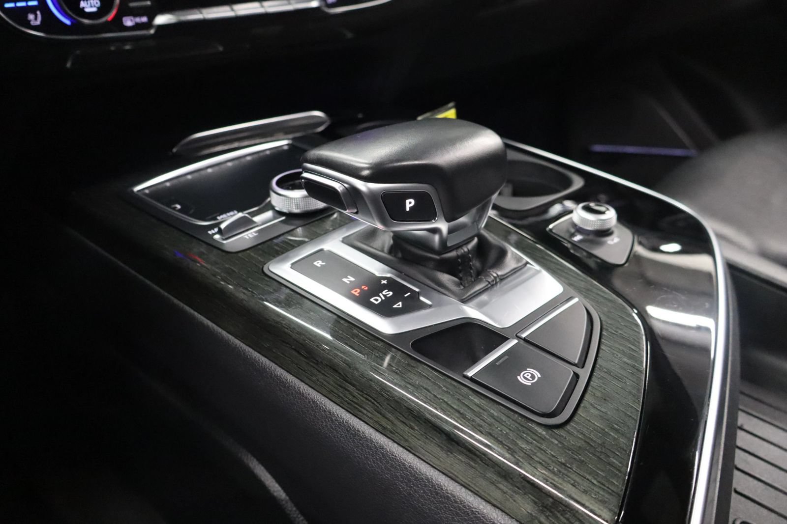 Used 2018 Audi Q7 3.0T Premium Plus w/ Premium Plus Package AWD/4WD image 38