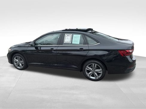 Used 2024 Volkswagen Jetta SE image 17