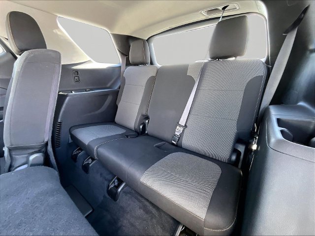 Used 2021 Chevrolet Traverse LT w/ LPO, Blackout Package AWD/4WD image 17