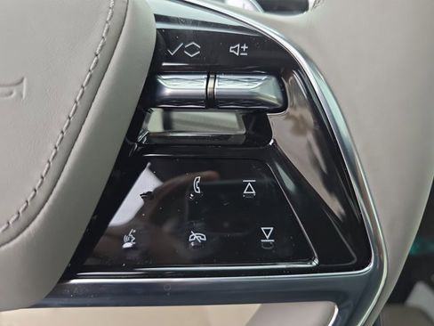 Certified 2025 Cadillac Escalade ESV Sport Platinum image 18