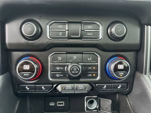 Used 2021 Chevrolet Suburban Z71 w/ Luxury Package AWD/4WD image 21