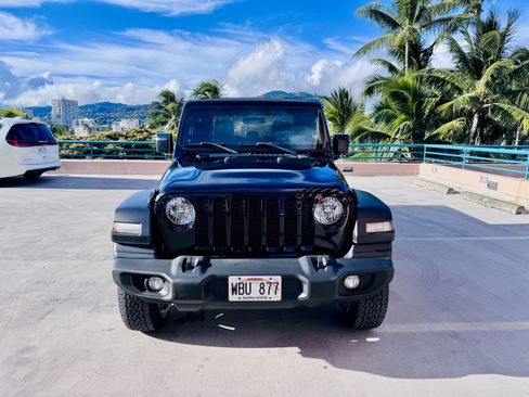 Used 2020 Jeep Gladiator Sport w/ Quick Order Package 24S image 2