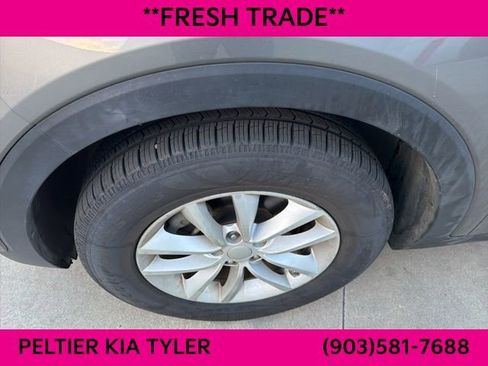 Certified 2018 Kia Sorento LX image 3