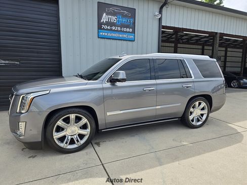 Used 2019 Cadillac Escalade Premium Luxury RWD image 4