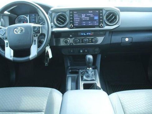 Certified 2022 Toyota Tacoma SR5 AWD/4WD image 8