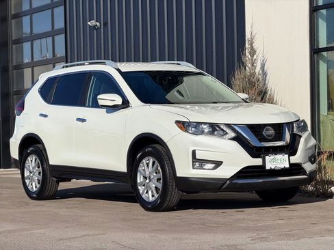 Used 2020 Nissan Rogue SV image 4