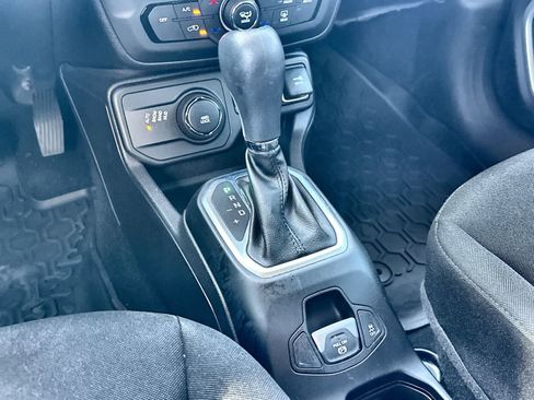 Used 2018 Jeep Renegade Sport w/ Power & Air Group image 16