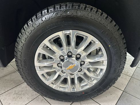 Used 2022 Chevrolet Silverado 2500 High Country w/ Z71 Off-Road Package image 17