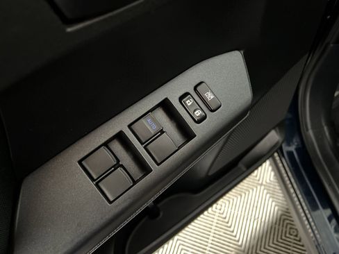 Used 2018 Toyota RAV4 LE image 15