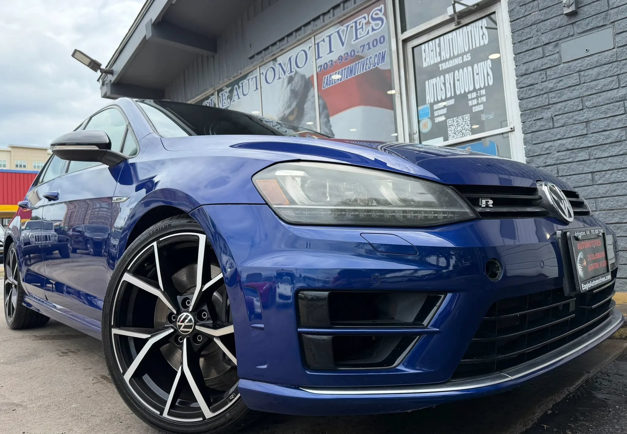 Used 2017 Volkswagen Golf R 4-Door AWD/4WD image 1