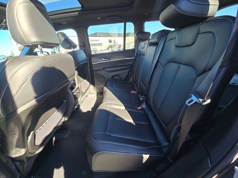New 2025 Jeep Grand Cherokee Limited w/ Black Appearance Package image 19