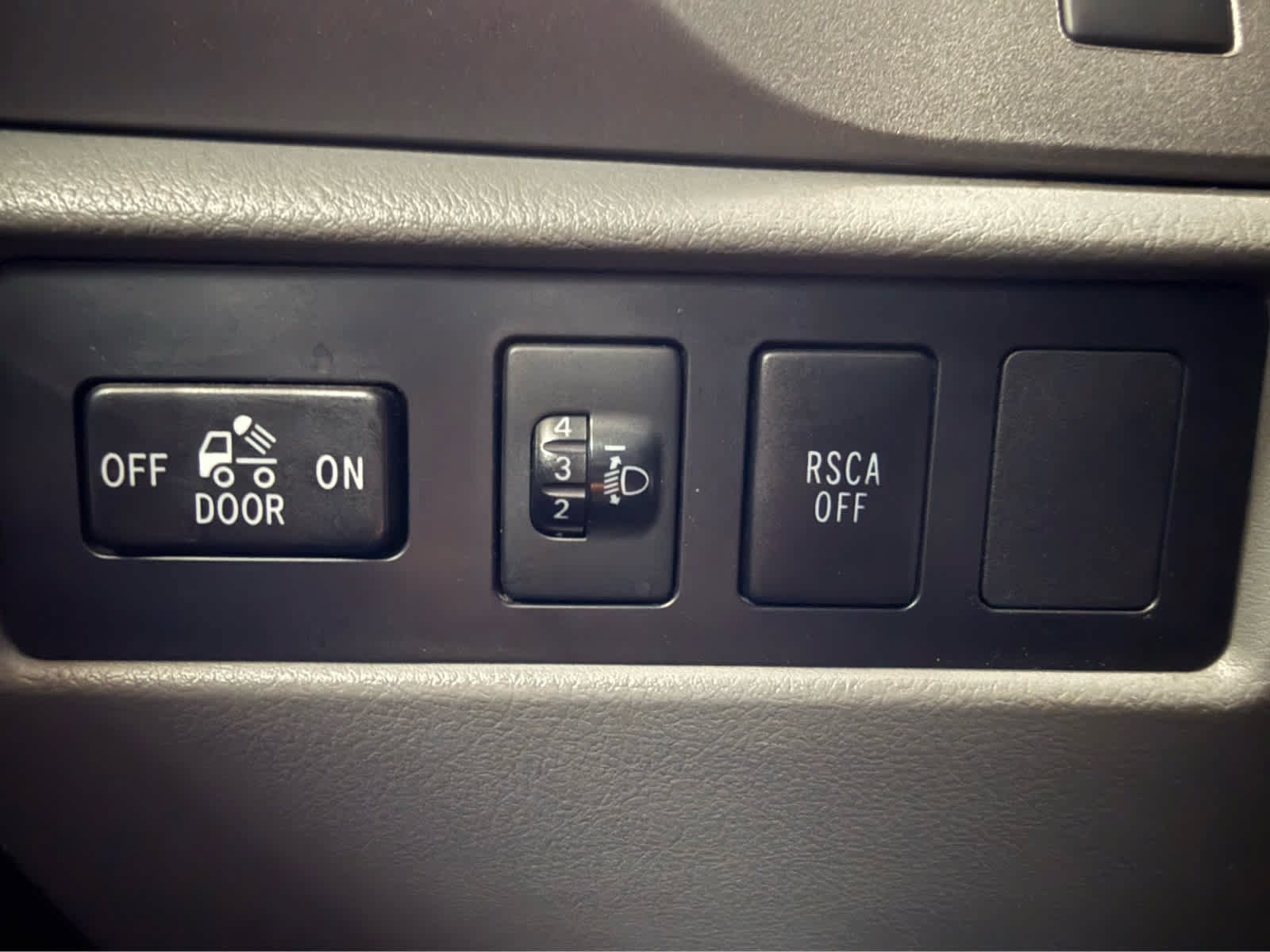 Used 2013 Toyota Tundra 4x4 CrewMax w/ Tow Pkg image 27
