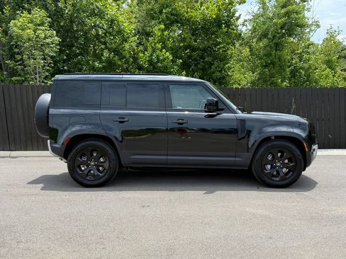 Used 2025 Land Rover Defender 110 S AWD/4WD image 7