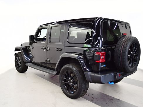 Used 2023 Jeep Wrangler Unlimited Sahara w/ Cold Weather Group AWD/4WD image 5