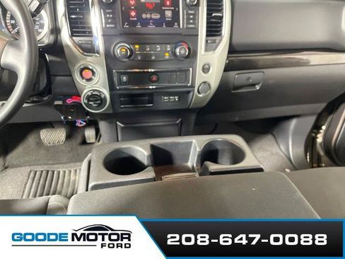 Used 2019 Nissan Titan SV AWD/4WD image 18