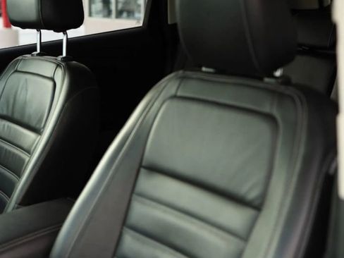 Used 2019 Ford Escape Titanium FWD image 19