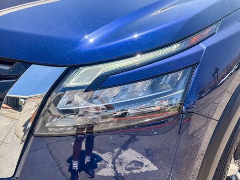 Used 2025 Nissan Pathfinder SL image 9