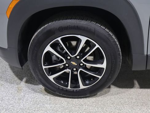 Used 2025 Chevrolet TrailBlazer LT AWD/4WD image 9