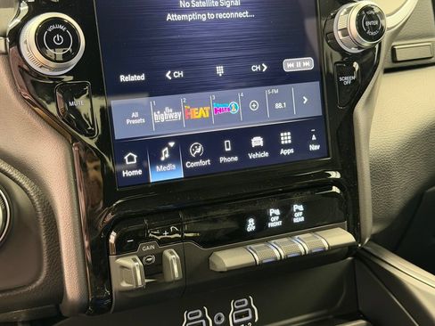 New 2026 RAM 1500 4x4 Crew Cab image 31