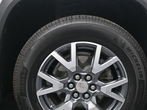 Used 2022 GMC Acadia SLT FWD image 9