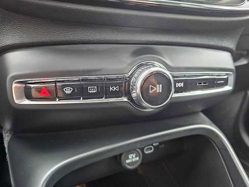 Used 2025 Volvo XC40 B5 Core w/ Protection Package Premier image 35