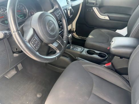 Used 2017 Jeep Wrangler Sahara w/ Connectivity Group image 17