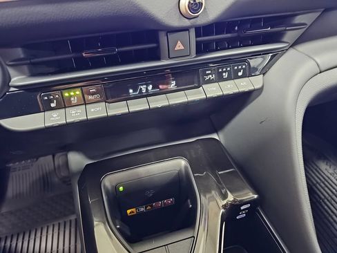 Used 2025 Toyota Crown Signia AWD/4WD image 26