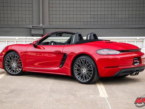 Used 2017 Porsche 718 Boxster S RWD image 3