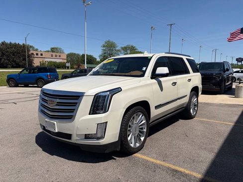 Used 2015 Cadillac Escalade Platinum AWD/4WD image 3
