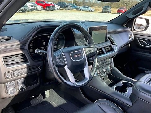 Used 2022 GMC Yukon XL SLT w/ SLT Premium Package image 17