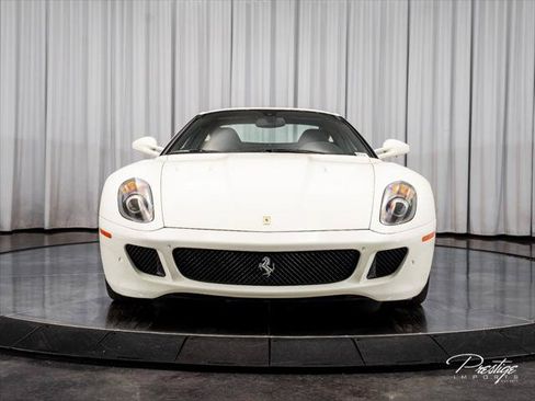 Used 2011 Ferrari 599 GTB Fiorano RWD image 2
