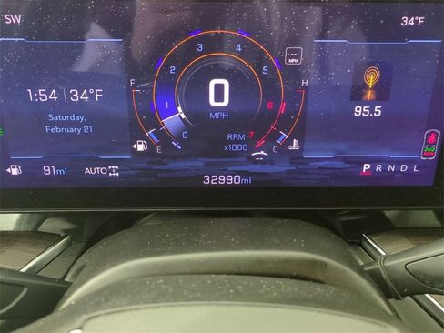 Used 2025 Chevrolet Suburban Z71 image 12