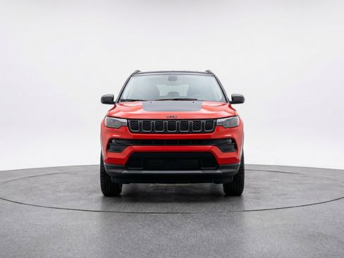 Used 2025 Jeep Compass Trailhawk AWD/4WD image 2
